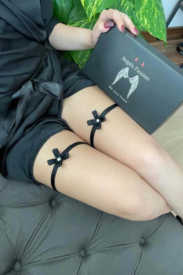 Leg Garters with Satin Finish and Pearl Bows