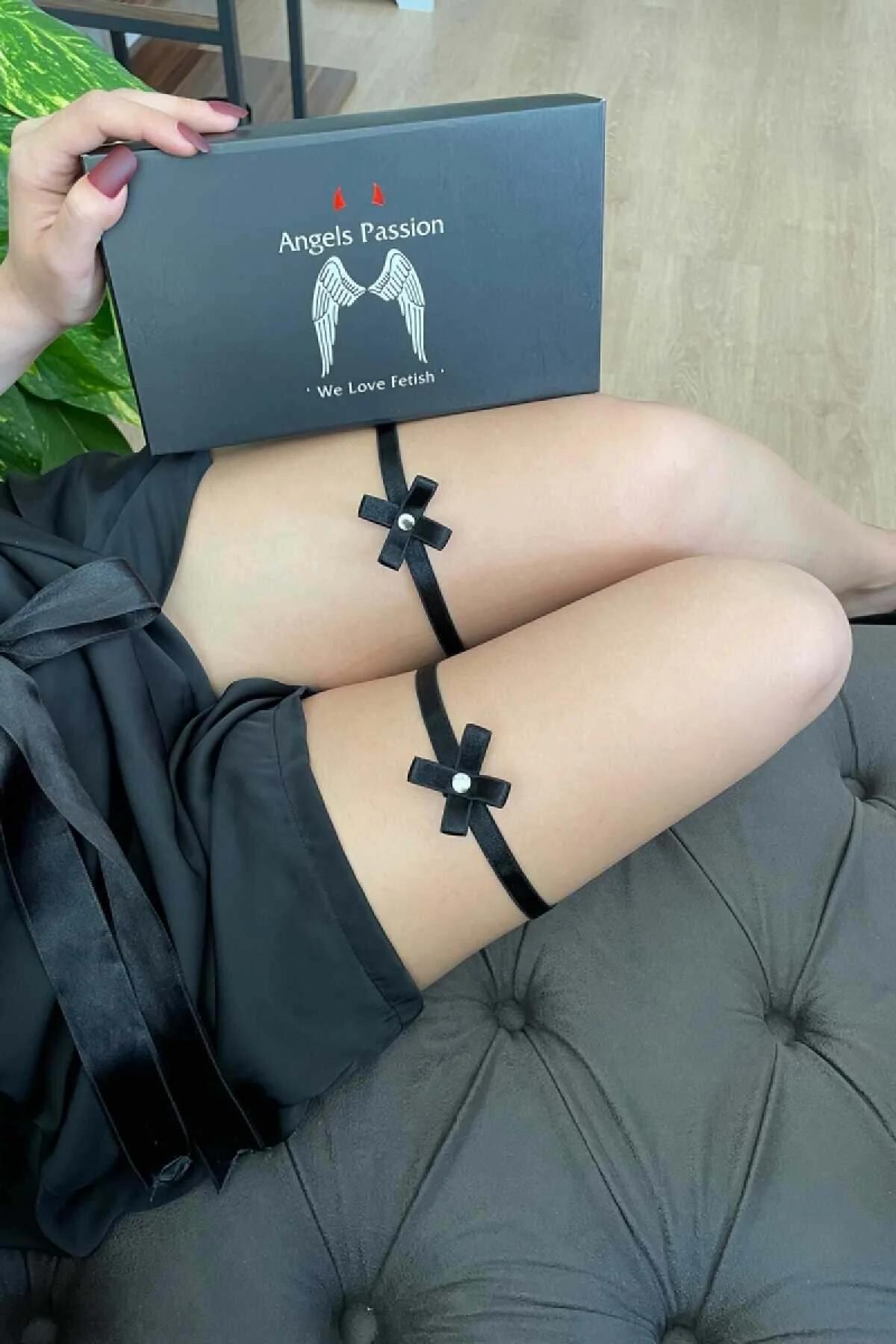 Leg Garters with Satin Finish and Pearl Bows