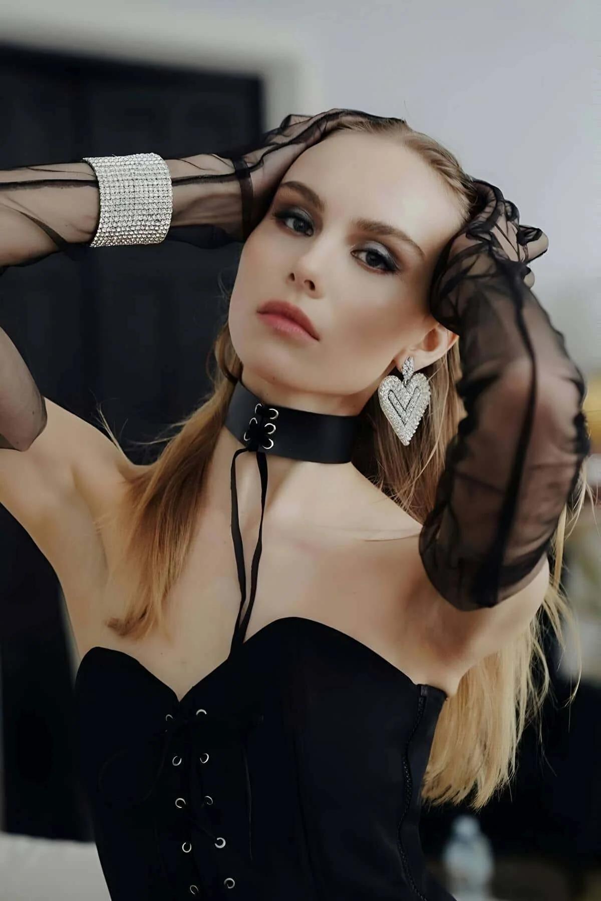 Adjustable Lace-Up Faux Leather Choker Necklace