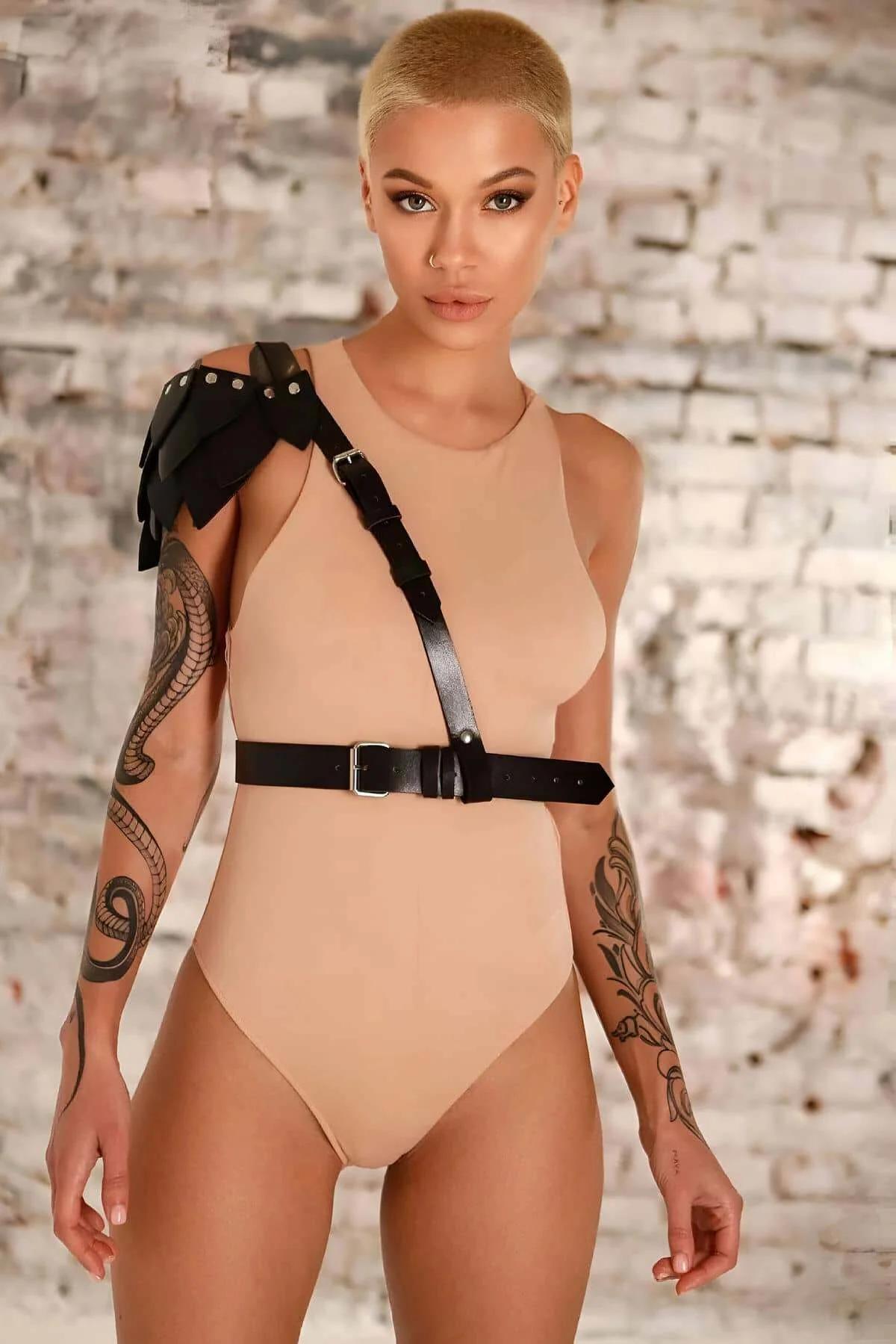 Asymmetrical Shoulder Harness with Waist Belt