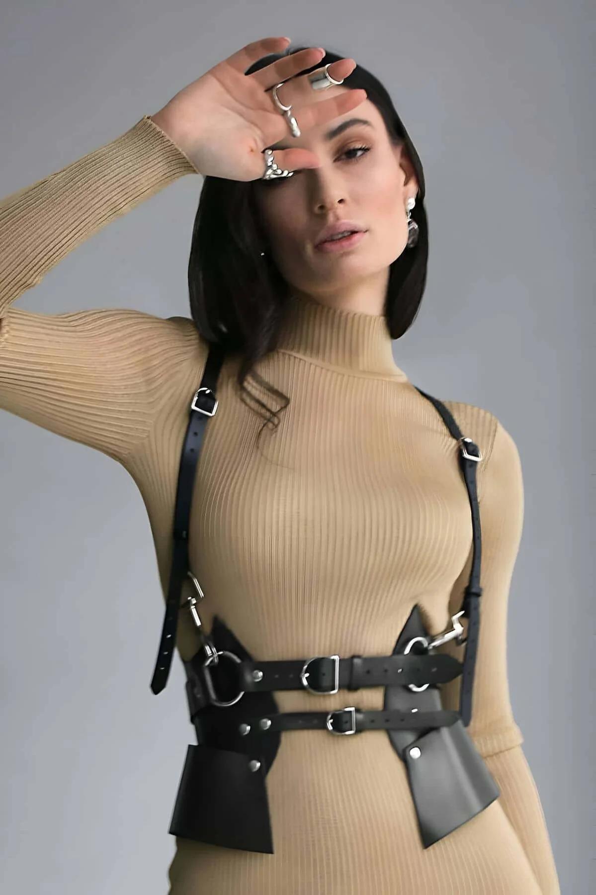 Sculpted Body Harness with Wide Waist Panels