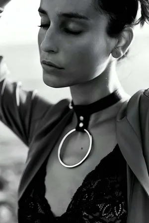 Stylish Choker with Big Ring Detail - APFT400